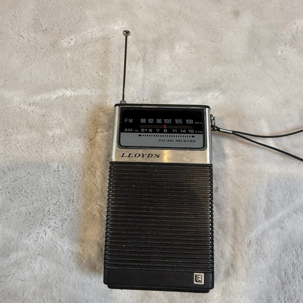 Vintage‎ Lloyds N707 AM FM Portable Transistor Radio Series 724A Black Silver